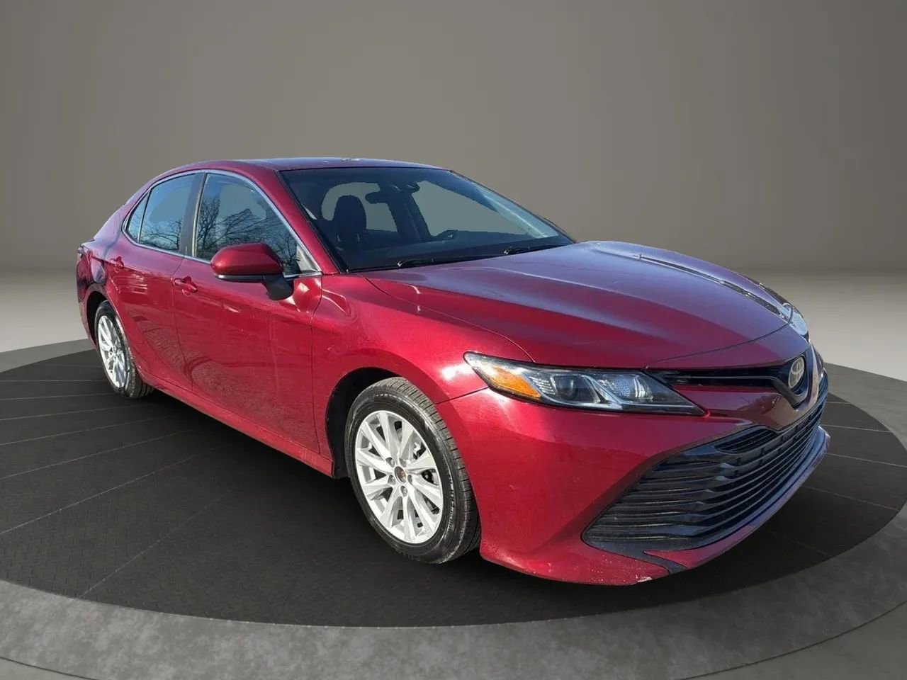 Used 2020 Toyota Camry LE FWD image 3