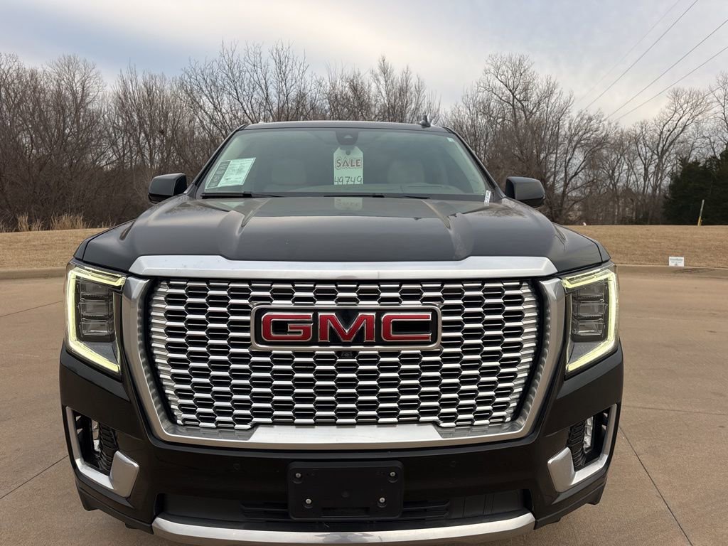 Used 2022 GMC Yukon XL Denali w/ Denali Premium Package image 8