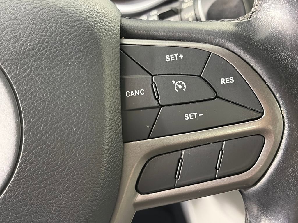 Used 2021 Jeep Cherokee Latitude Lux w/ Comfort/Convenience Group image 18