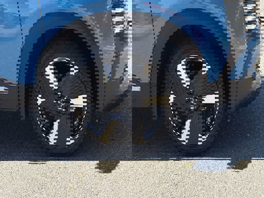 Used 2025 Nissan Kicks SR image 41