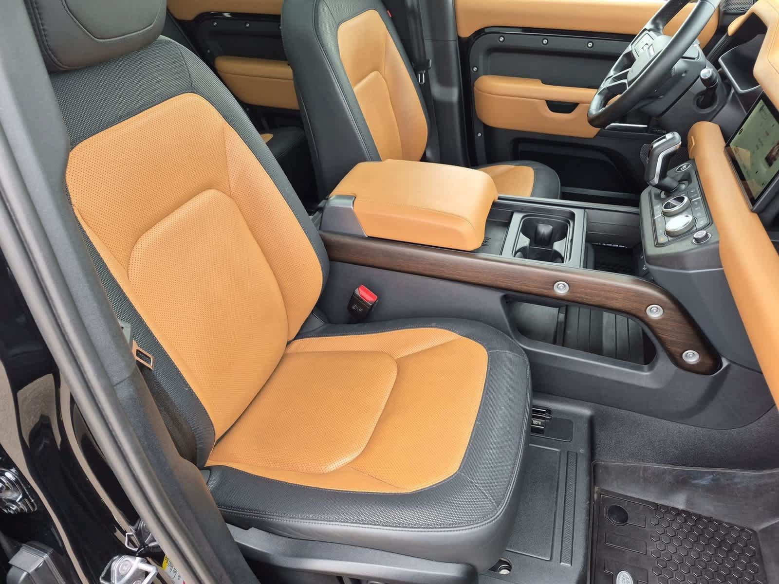 Certified 2023 Land Rover Defender 110 X-Dynamic SE AWD/4WD image 23