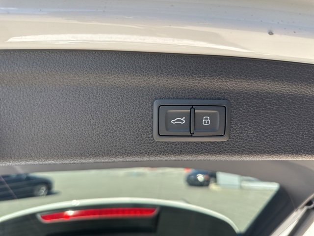 New 2025 Audi Q3 2.0T Premium image 13