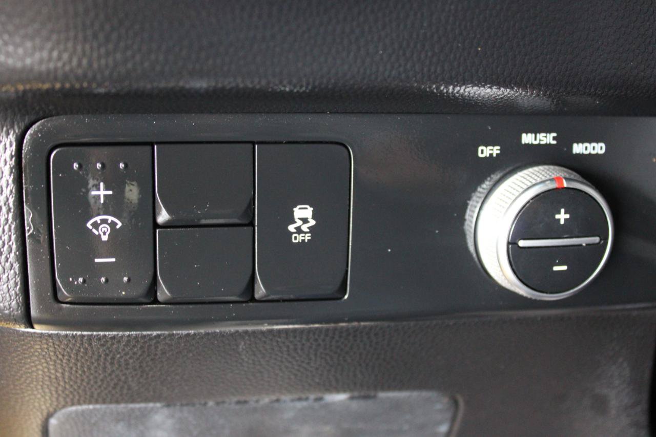 Used 2014 Kia Soul ! w/ Sun & Sound Package FWD image 25