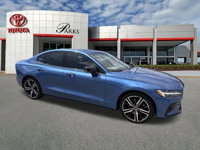 Used 2020 Volvo S60 T5 R-Design image 1
