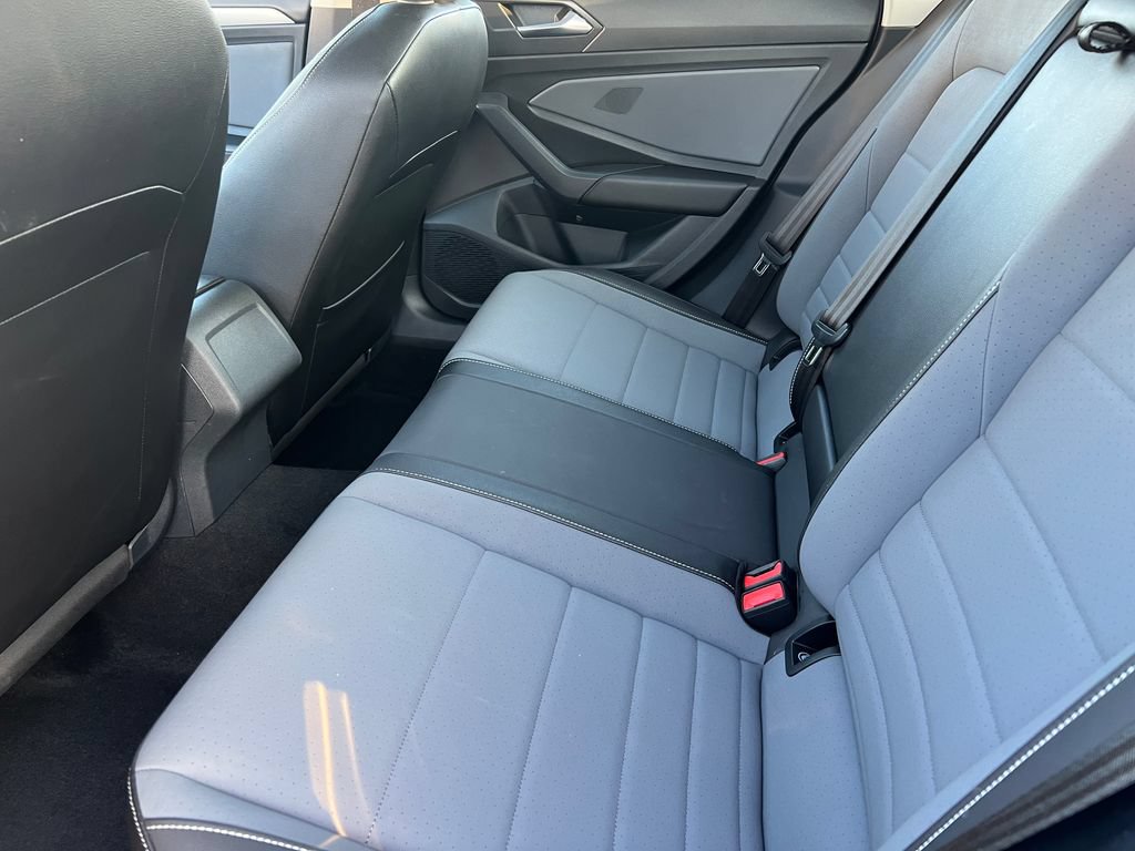 Used 2025 Volkswagen Jetta SE FWD image 12