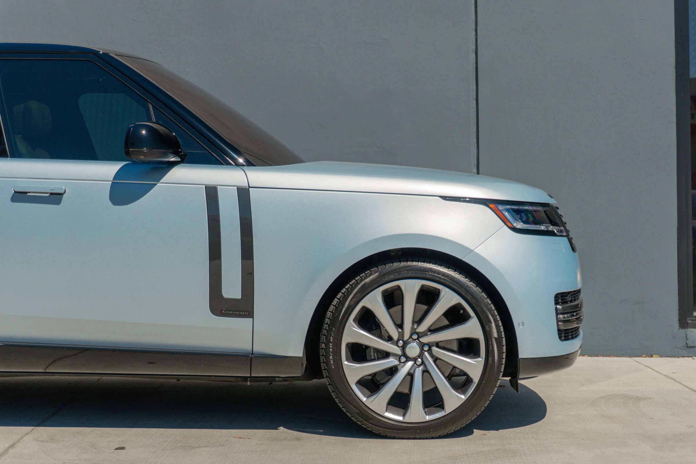 Used 2023 Land Rover Range Rover Autobiography image 40