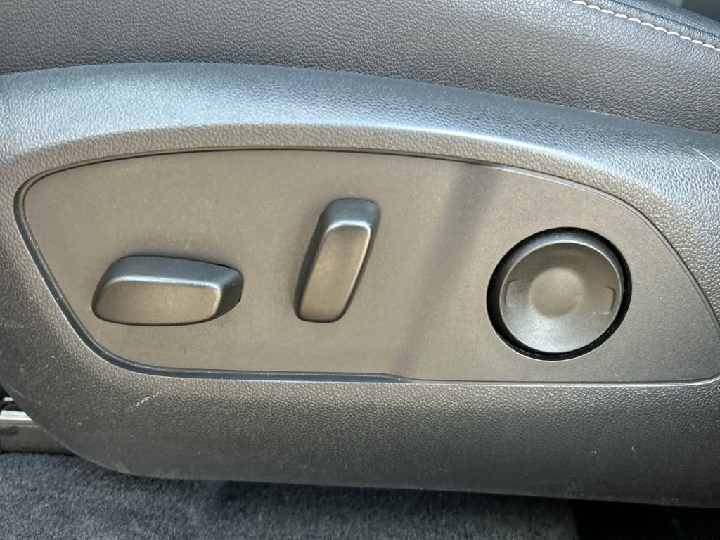 Used 2025 Chevrolet Traverse LT AWD/4WD image 17