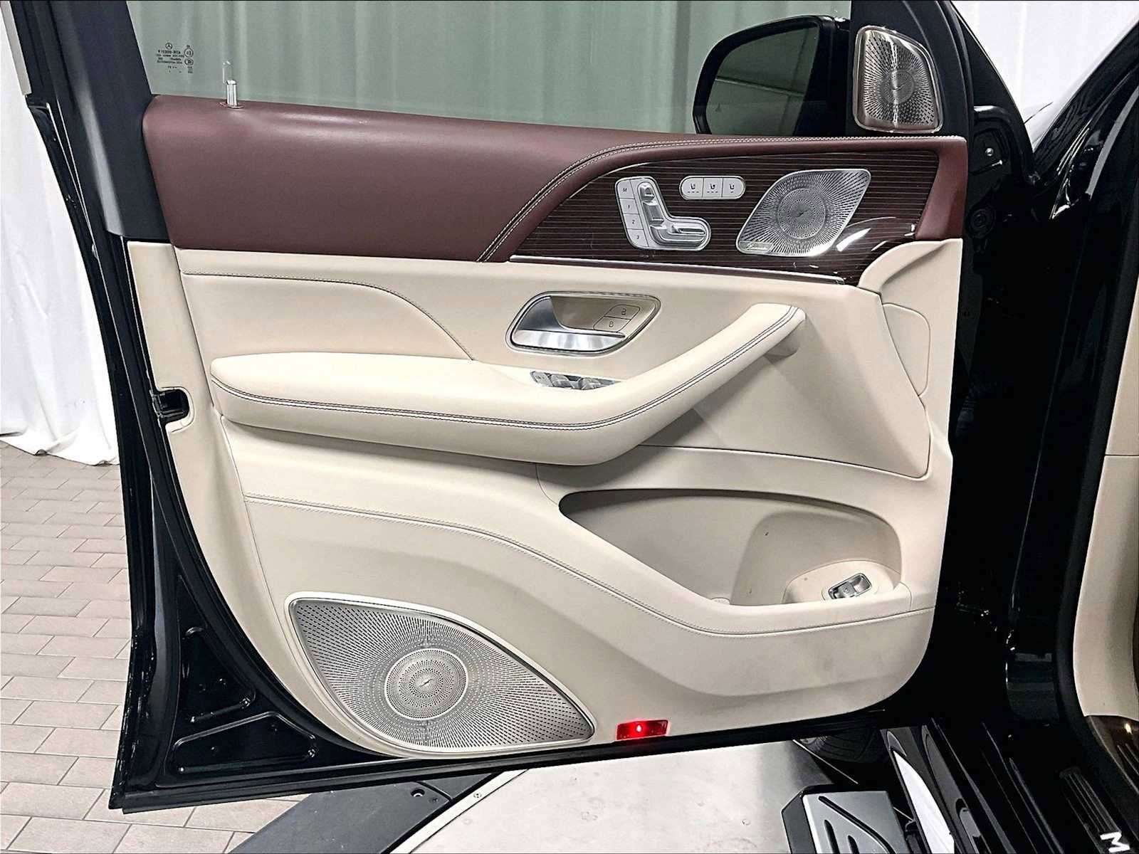 Used 2021 Mercedes-Benz Maybach GLS 600 4MATIC image 25