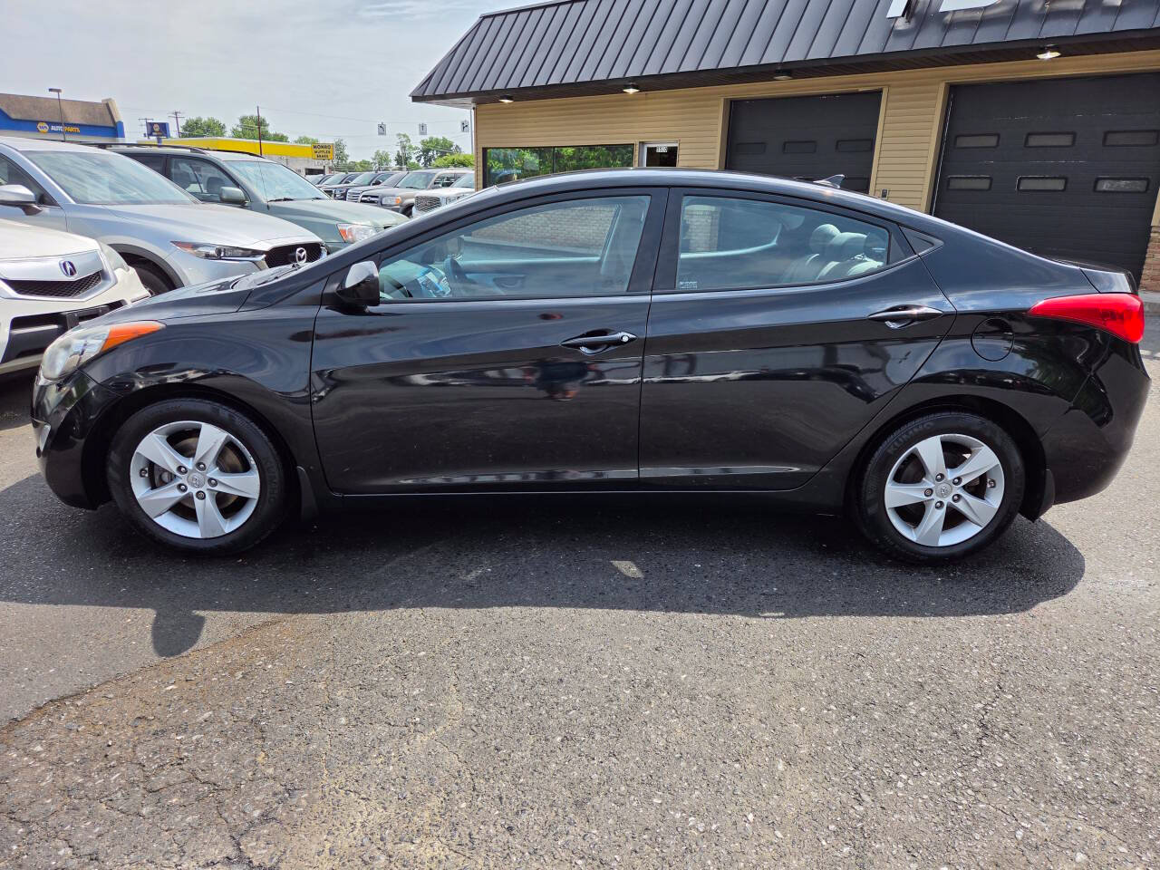 Used 2013 Hyundai Elantra GLS w/ Preferred Pkg FWD image 8