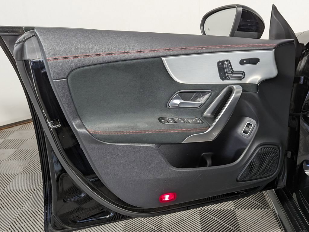 Used 2023 Mercedes-Benz CLA 250 4MATIC image 14