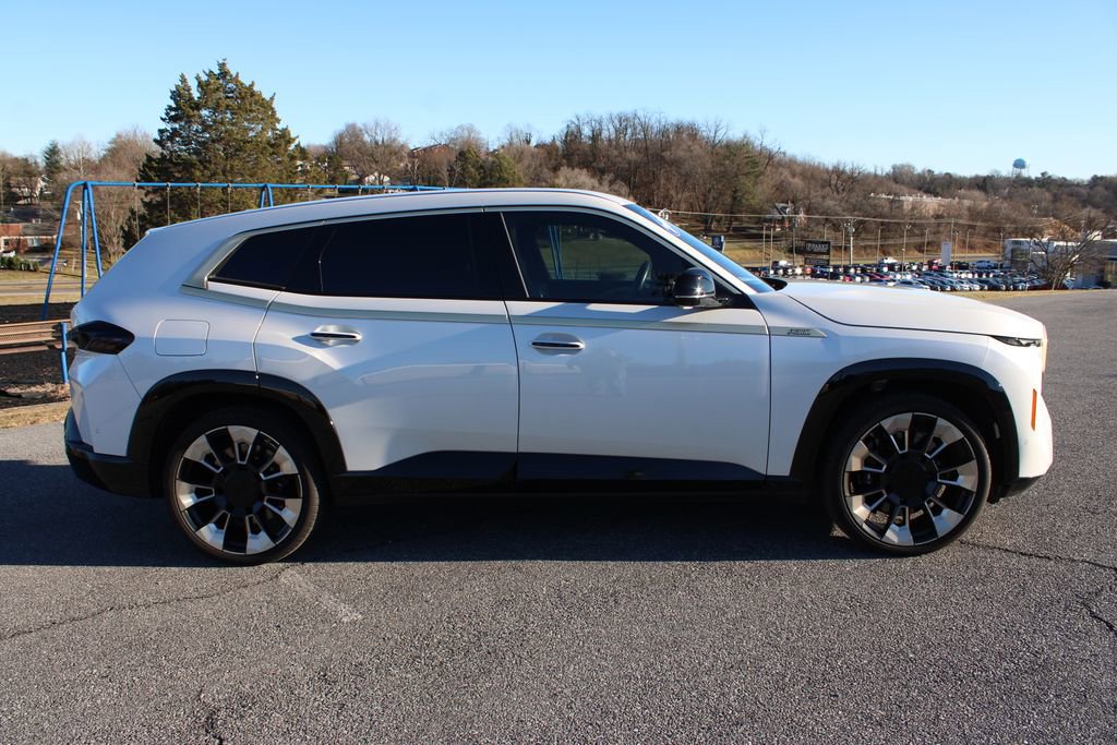 New 2023 BMW XM image 9