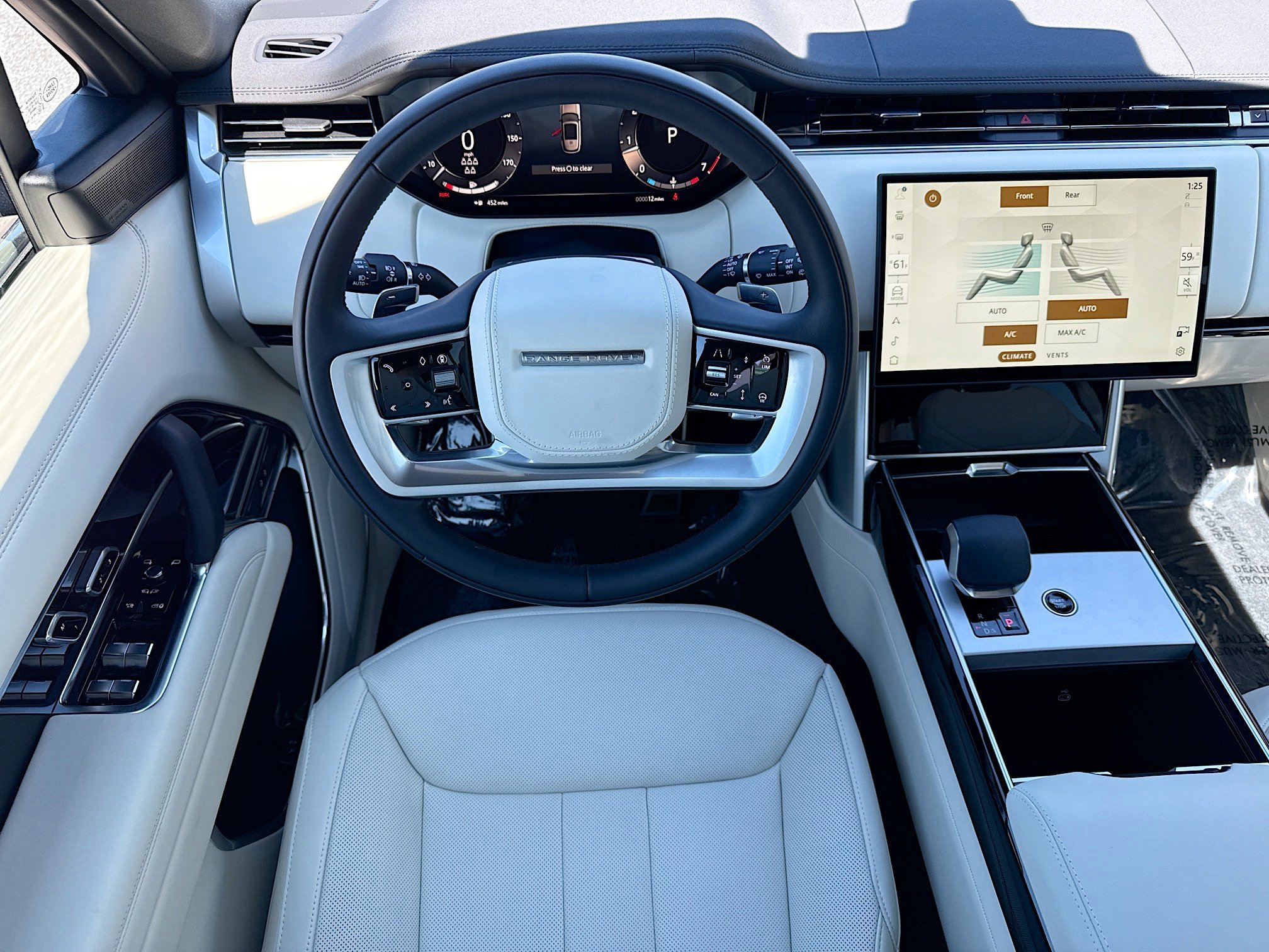 New 2026 Land Rover Range Rover Long Wheelbase SE AWD/4WD image 17