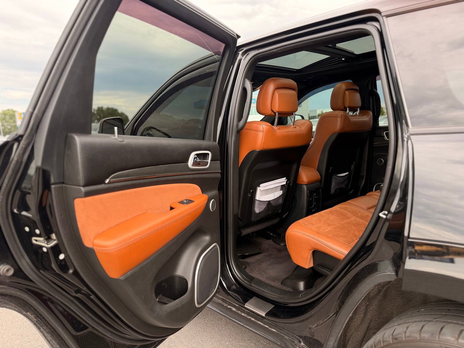 Used 2018 Jeep Grand Cherokee SRT w/ Trailer Tow Group IV AWD/4WD image 15