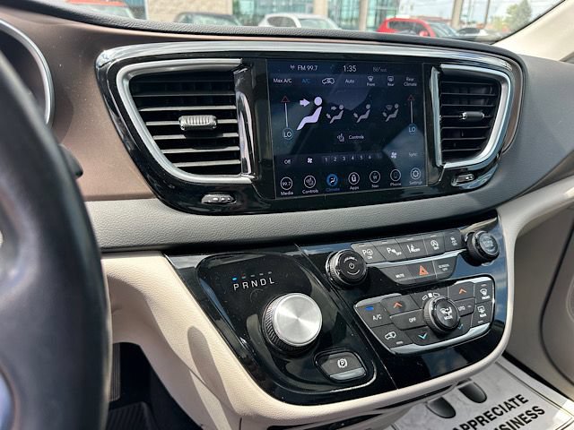 Used 2019 Chrysler Pacifica Touring-L Plus w/ Advanced Safetytec Group FWD image 27