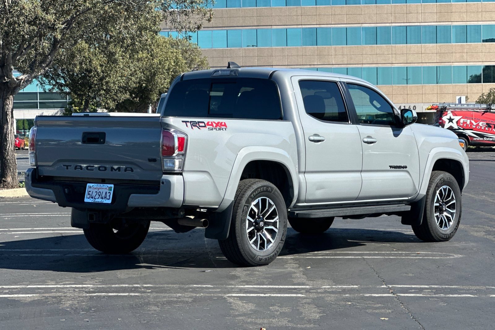 Used 2020 Toyota Tacoma TRD Sport w/ TRD Premium Sport Package AWD/4WD image 4