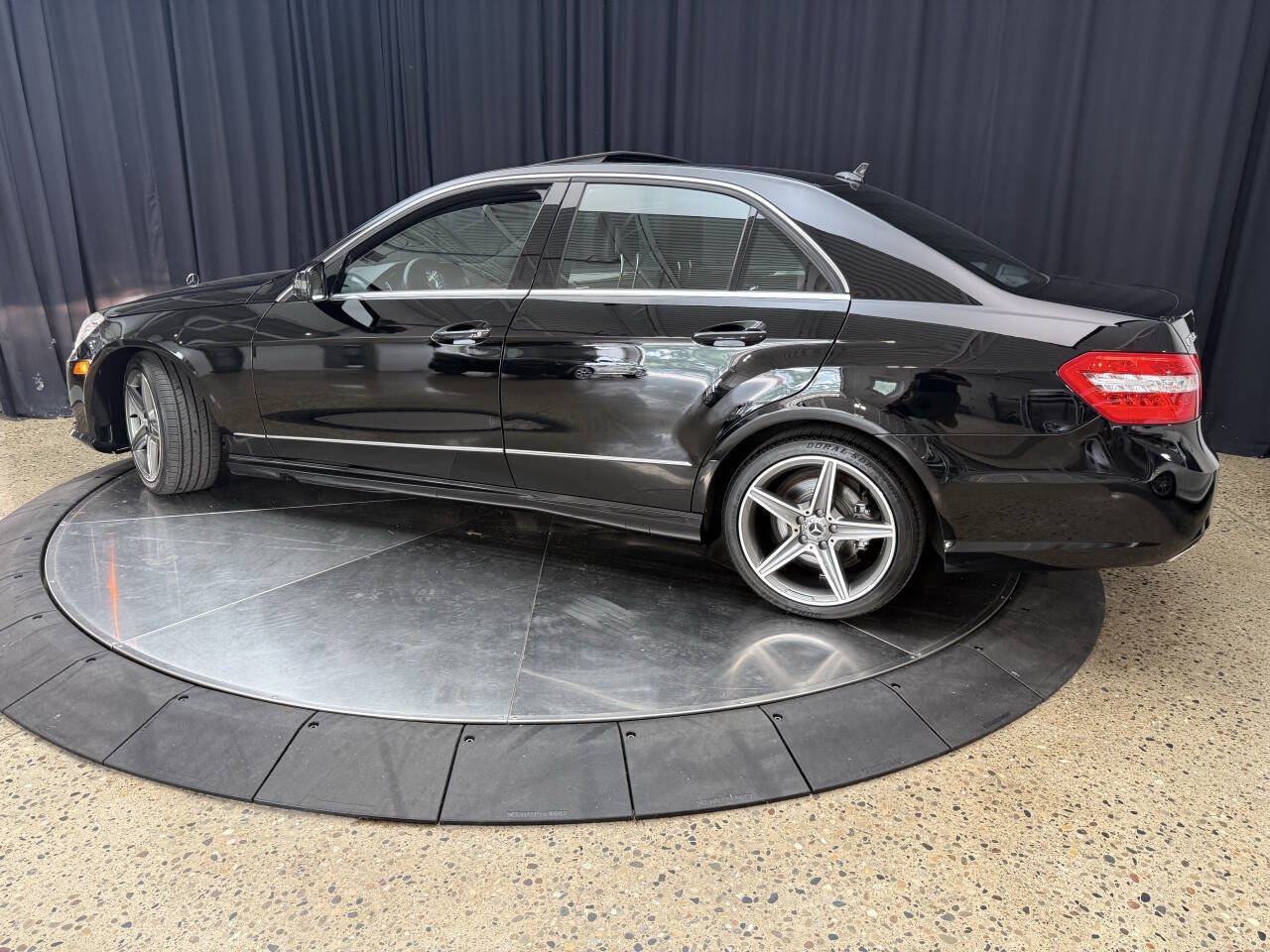 Used 2011 Mercedes-Benz E 350 4MATIC Sedan image 5