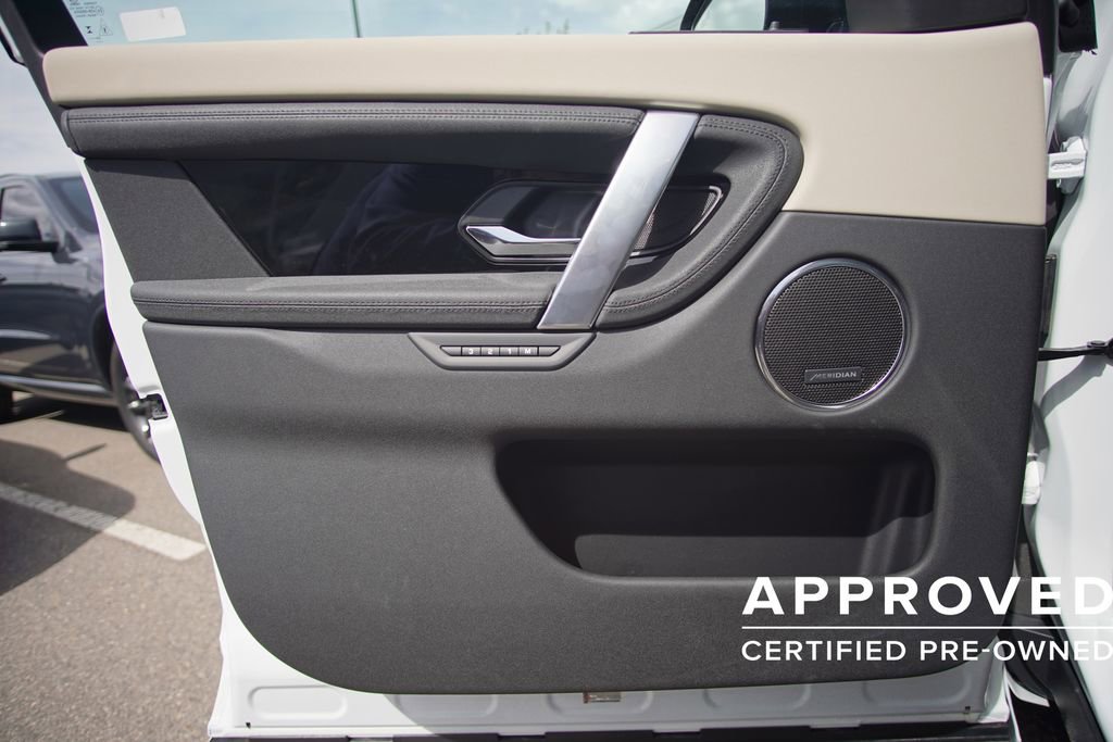 Used 2025 Land Rover Discovery Sport S image 17