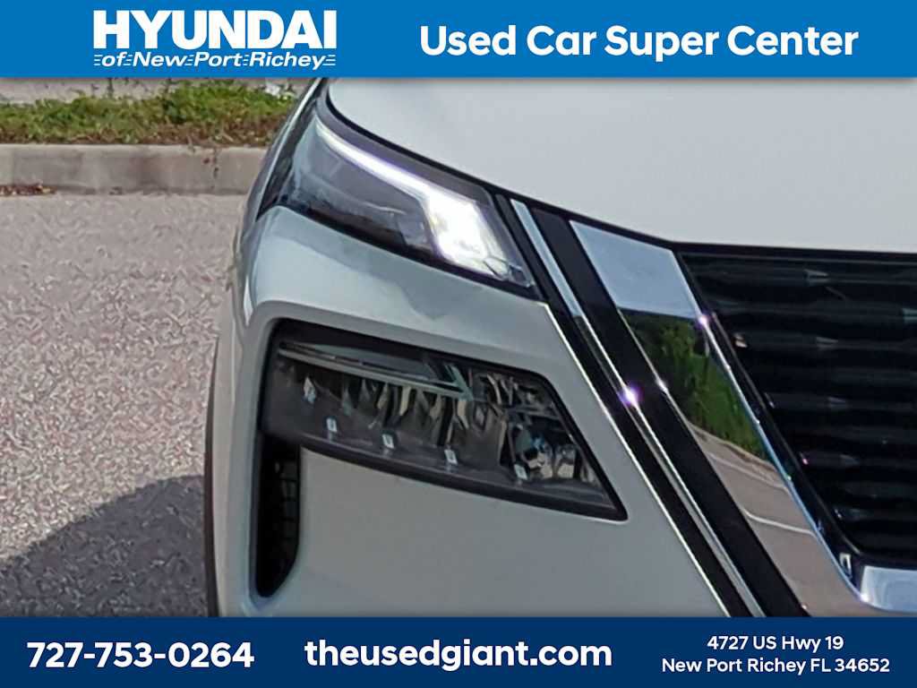 Used 2022 Nissan Rogue SV w/ SV Premium Package FWD image 9