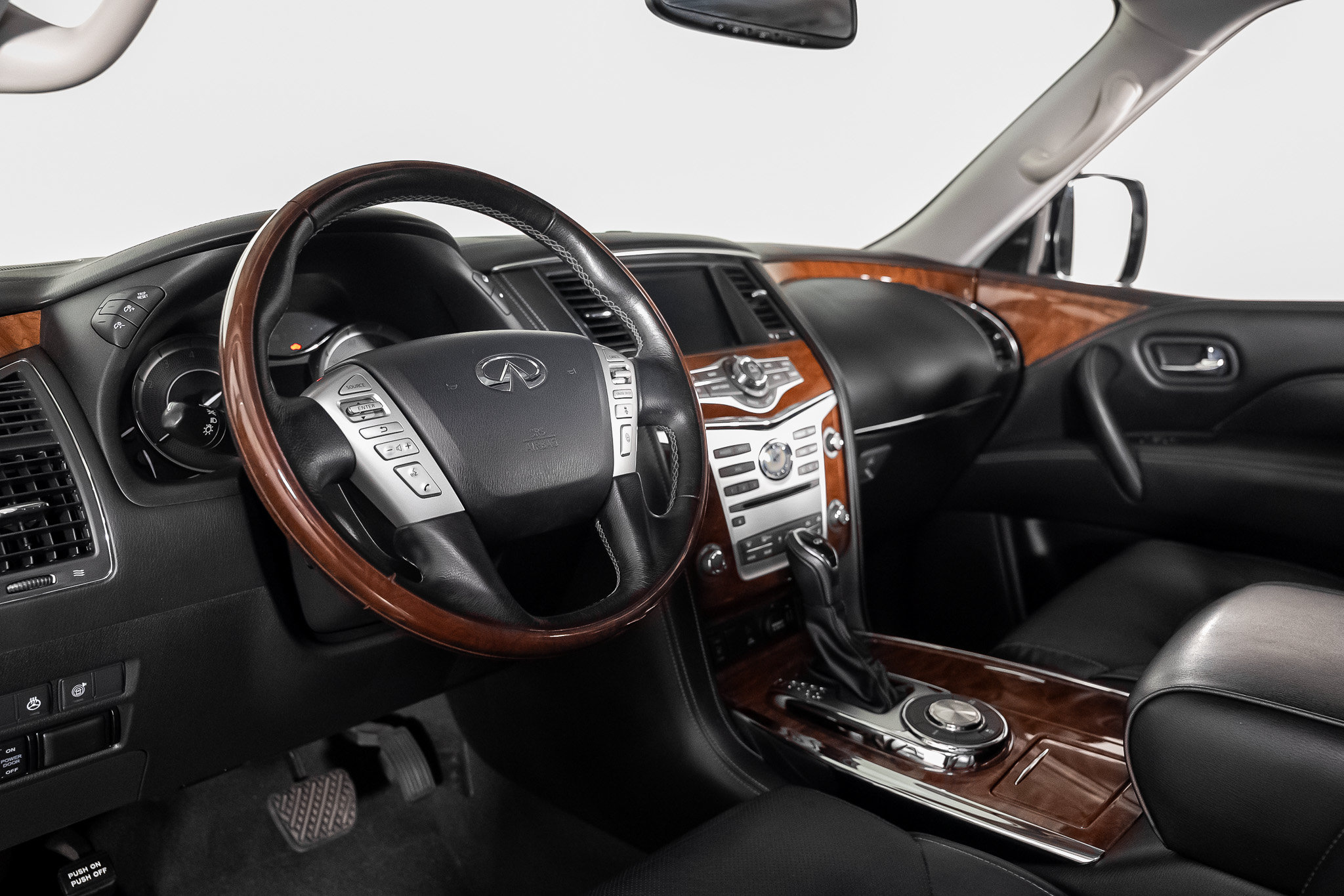 Used 2019 INFINITI QX80 Luxe w/ Proassist Package RWD image 2