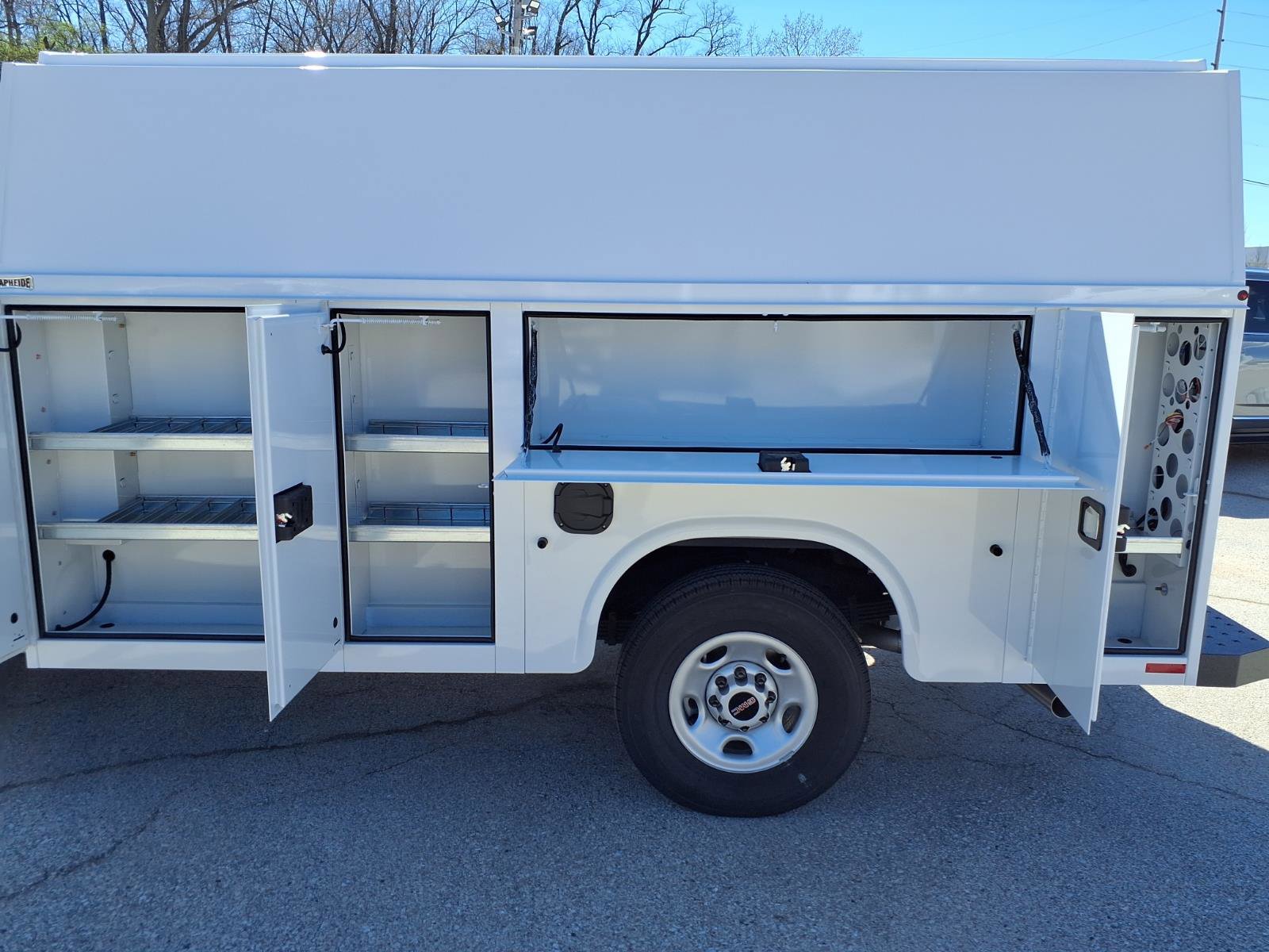 New 2025 GMC Savana 3500 w/ Power Convenience Package RWD image 3