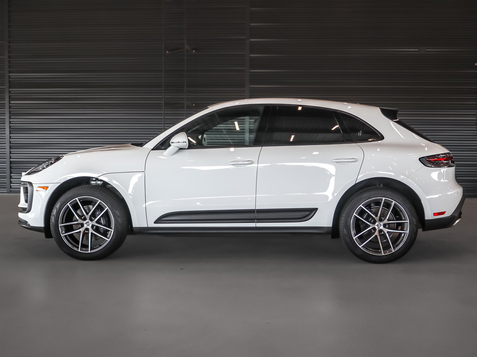 Used 2026 Porsche Macan AWD/4WD image 2