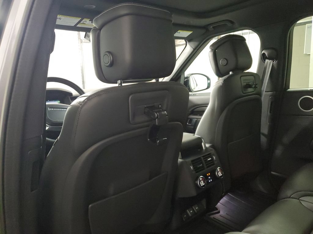 Used 2023 Land Rover Discovery Metropolitan Edition AWD/4WD image 13