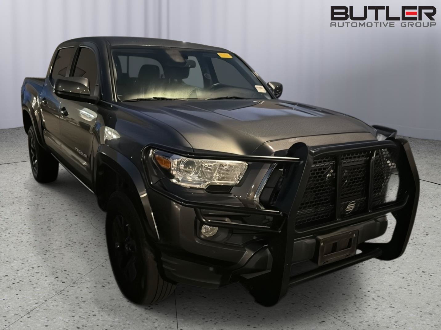 Used 2020 Toyota Tacoma SR5 RWD image 6