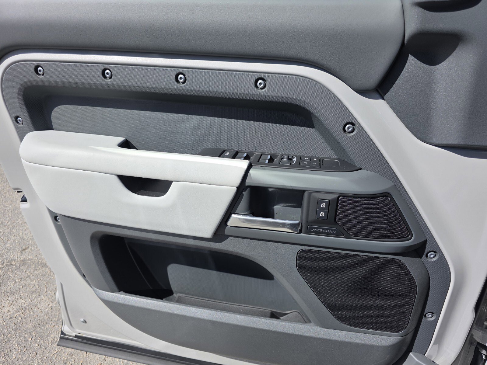 New 2026 Land Rover Defender 110 S image 18