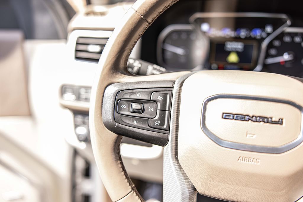Used 2021 GMC Yukon Denali AWD/4WD image 25