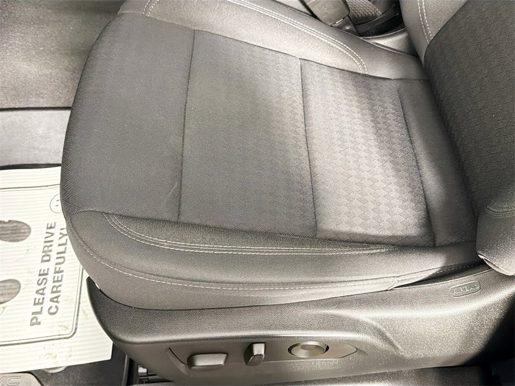 Used 2022 GMC Yukon XL SLE image 17