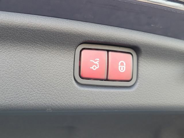 Used 2023 Mercedes-Benz C 300 4MATIC Sedan w/ Exclusive Trim Package image 13