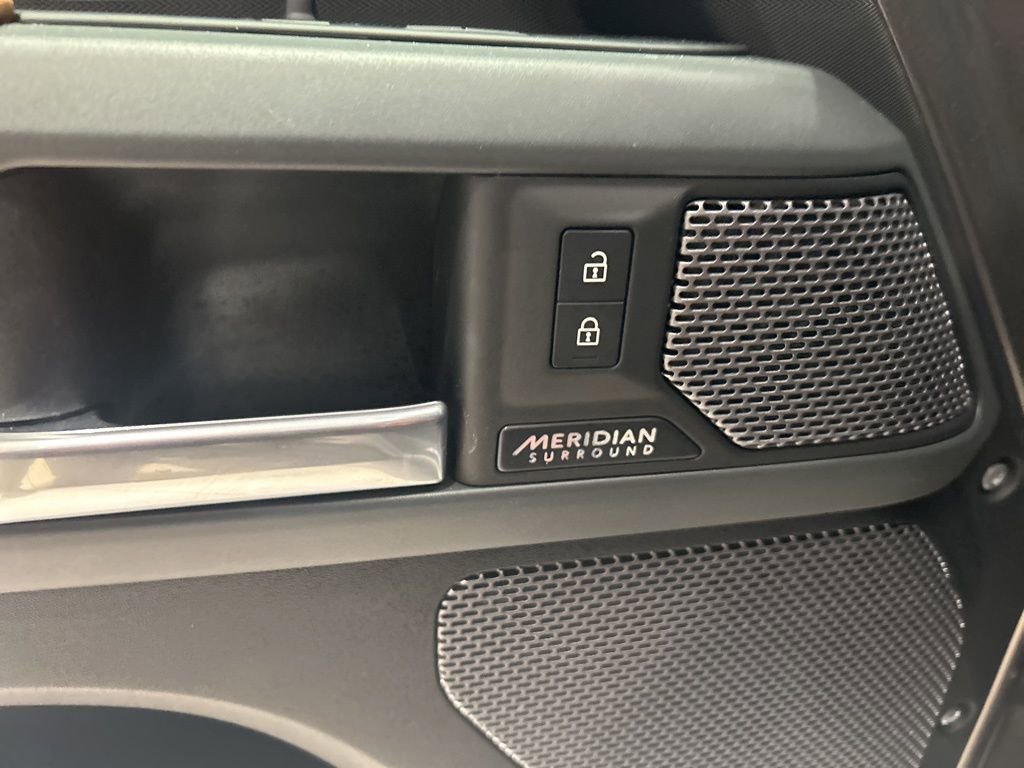 Used 2024 Land Rover Defender 110 X image 3