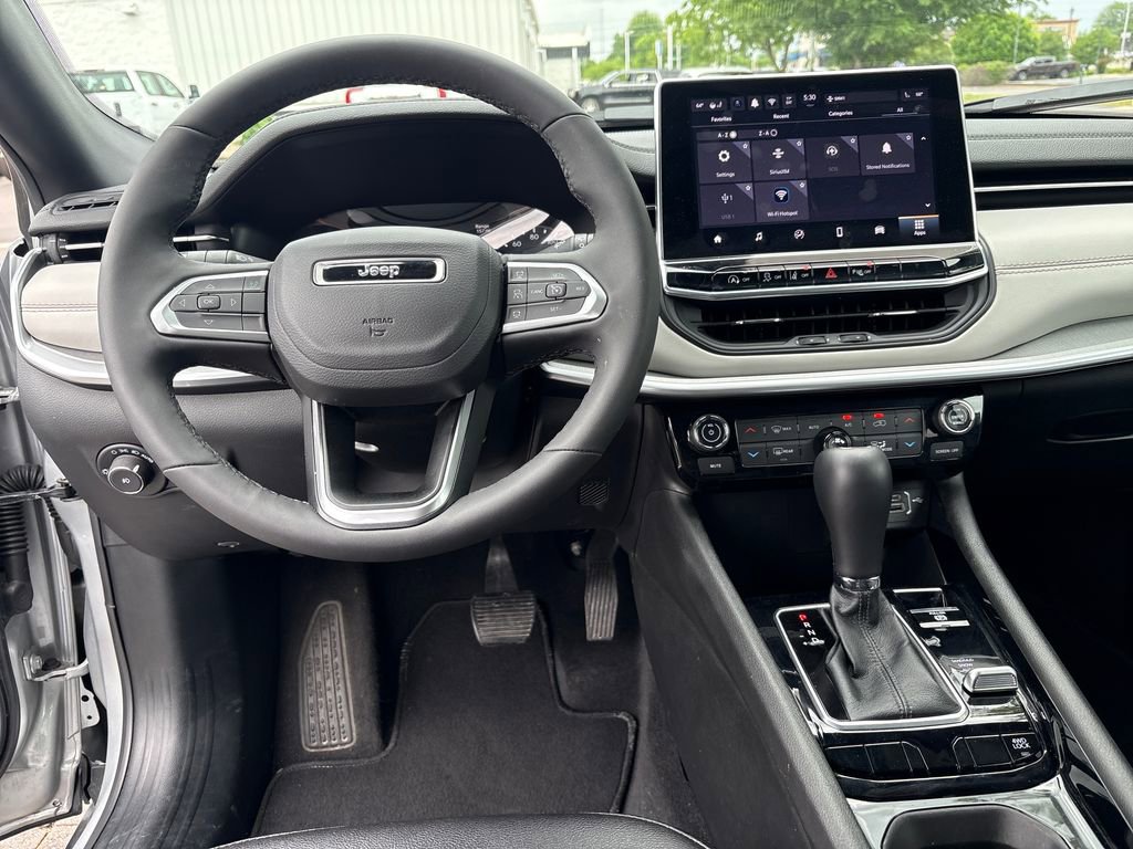 Used 2026 Jeep Compass Limited AWD/4WD image 33