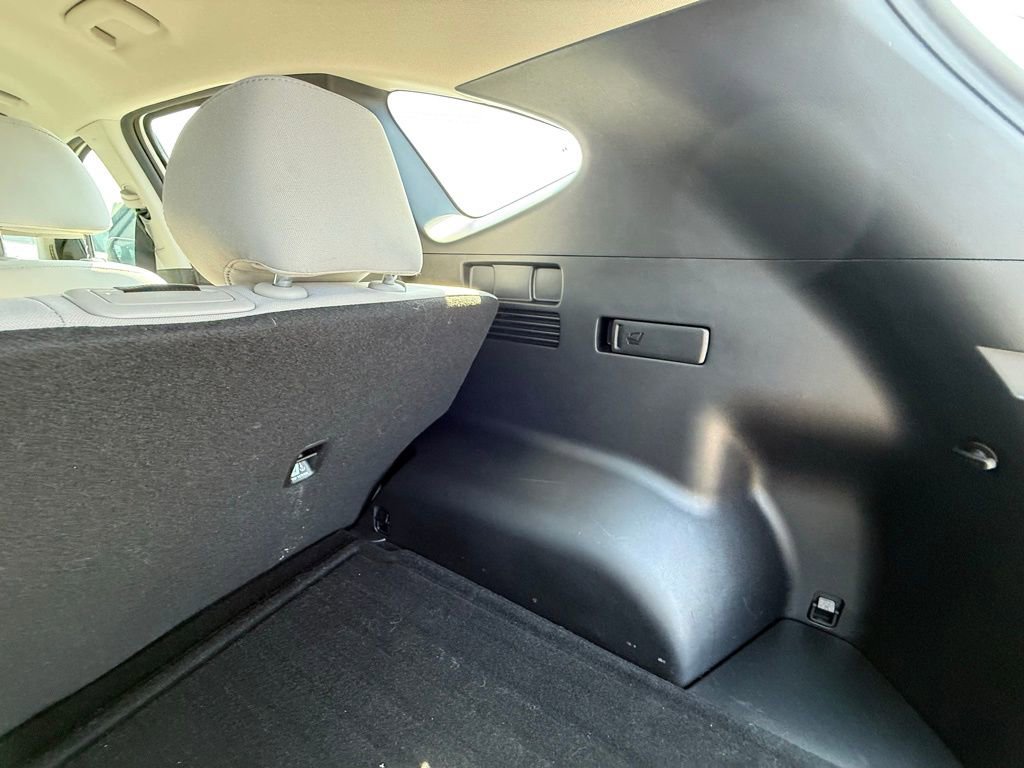 Used 2025 Hyundai Tucson SE image 11