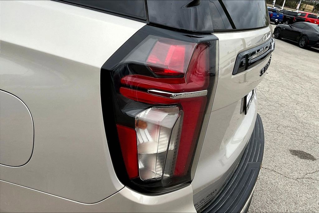 Used 2024 Chevrolet Suburban RST w/ Luxury Package AWD/4WD image 32