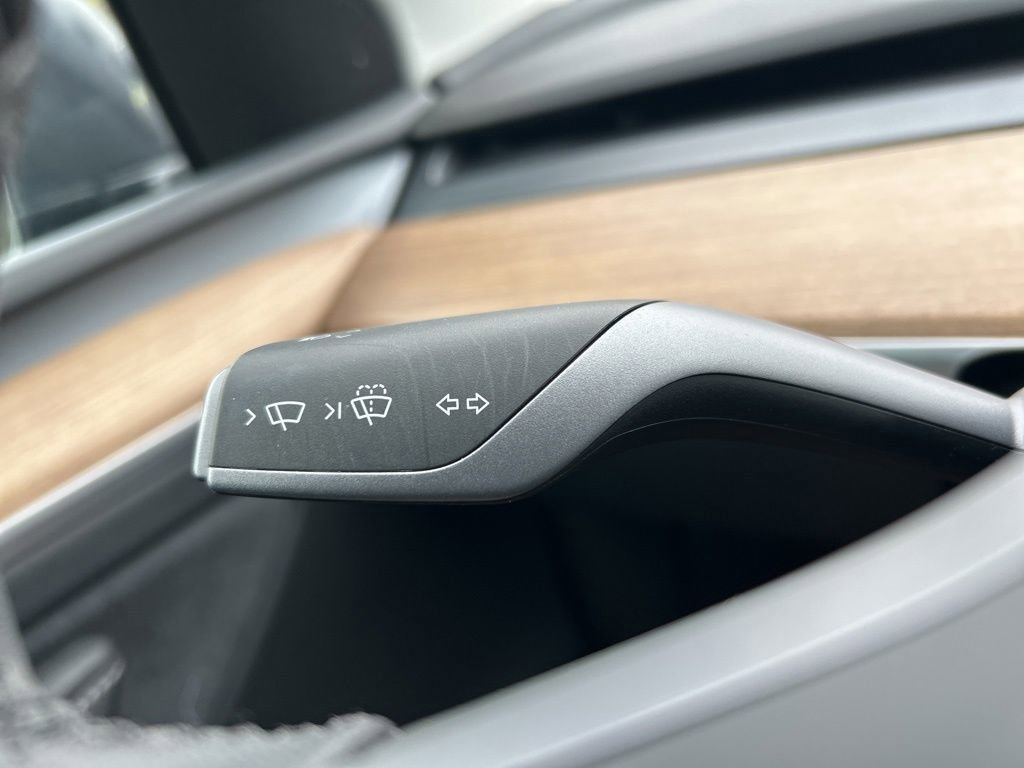 Used 2025 Tesla Model Y Long Range image 25