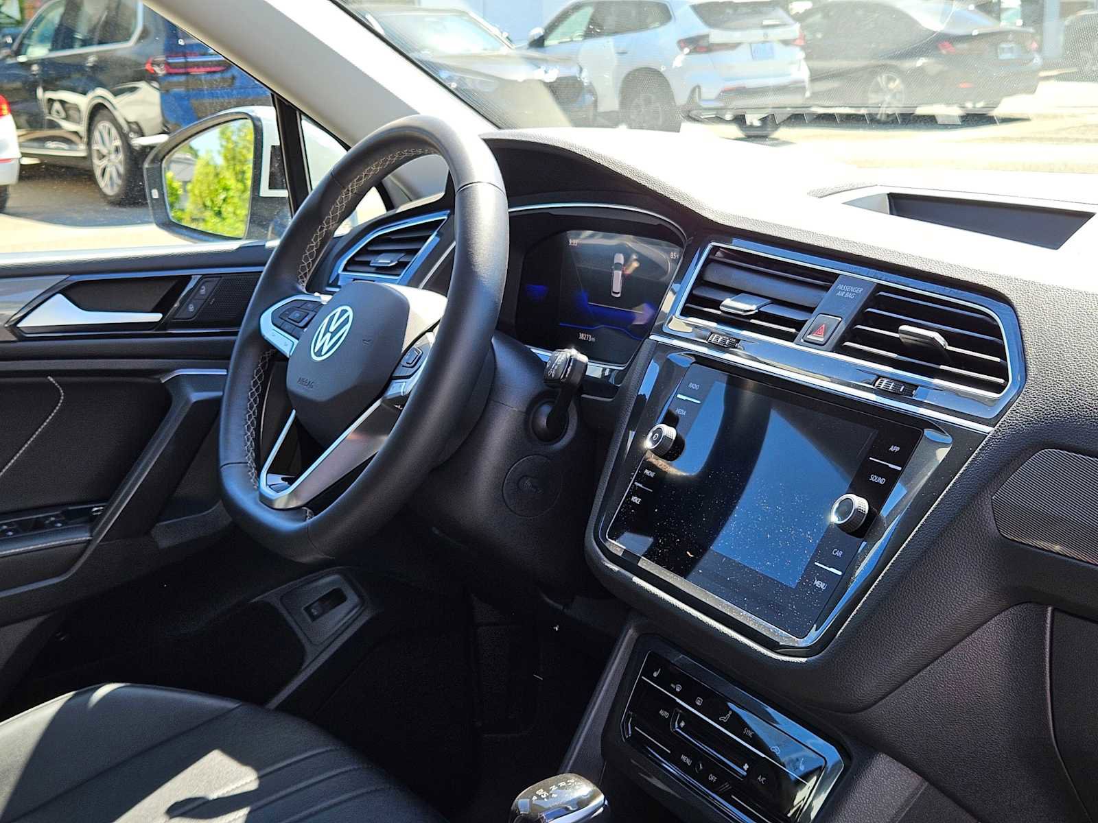 Used 2024 Volkswagen Tiguan SE image 12