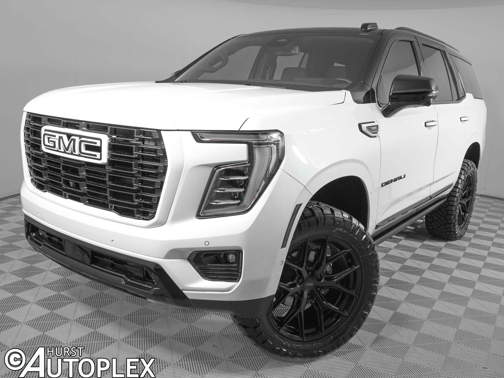Used 2026 GMC Yukon Denali w/ Sun & Power Step Package AWD/4WD image 1