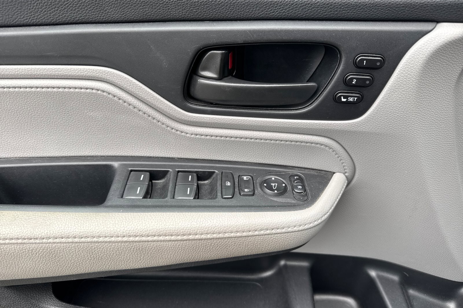 Used 2023 Honda Odyssey EX-L image 12