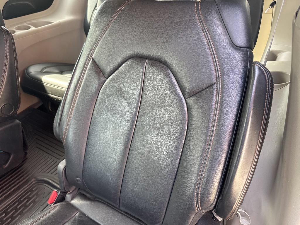 Used 2017 Chrysler Pacifica Touring-L FWD image 49