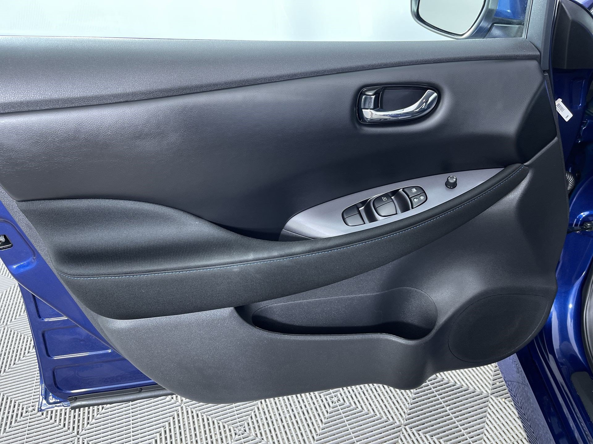 Certified 2025 Nissan Leaf S FWD image 14