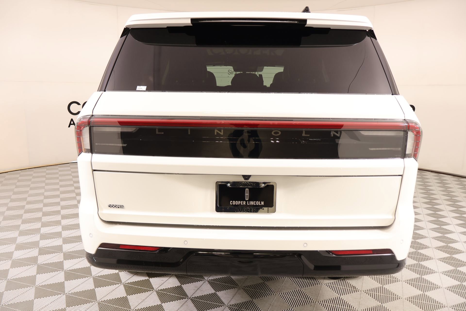 New 2026 Lincoln Navigator Reserve w/ Jet Appearance Package AWD/4WD image 24