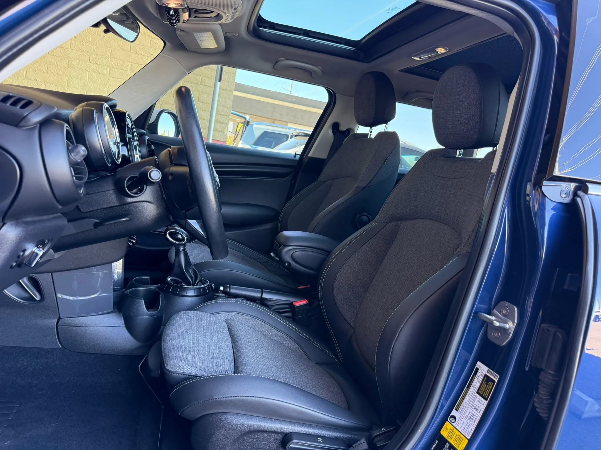 Used 2015 MINI Cooper 4-Door Hardtop image 17