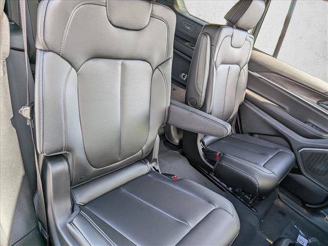New 2026 Jeep Grand Cherokee L Limited w/ Limited Altitude Package AWD/4WD image 11