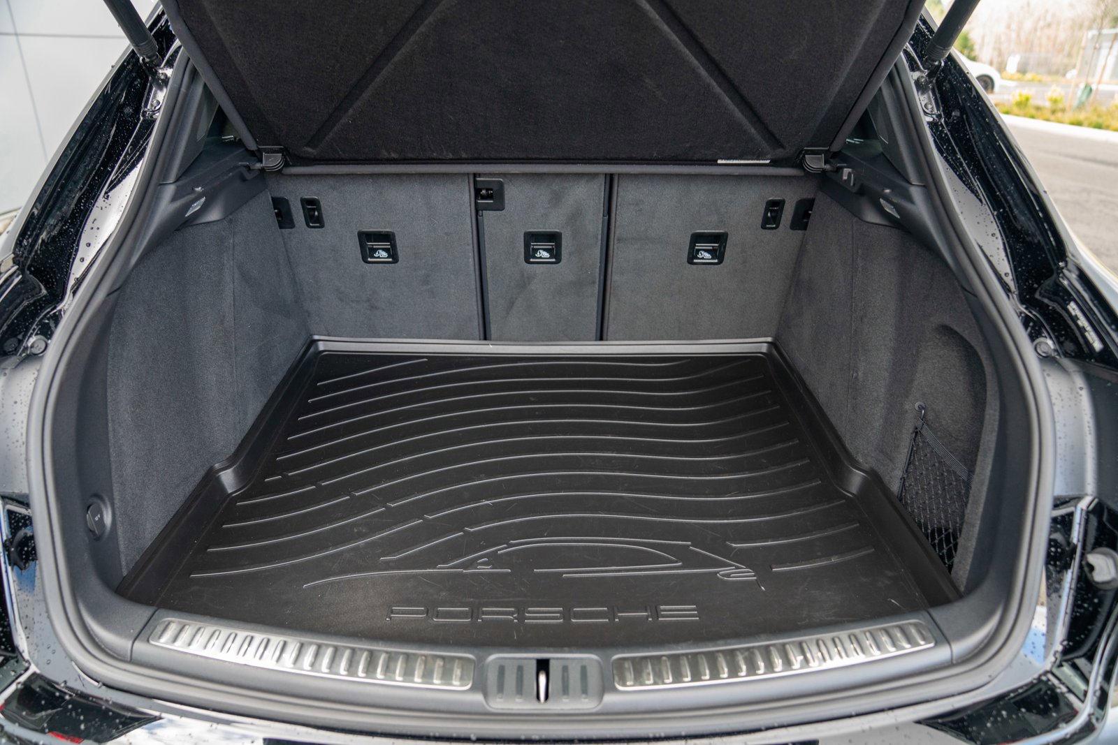 Certified 2025 Porsche Macan image 28