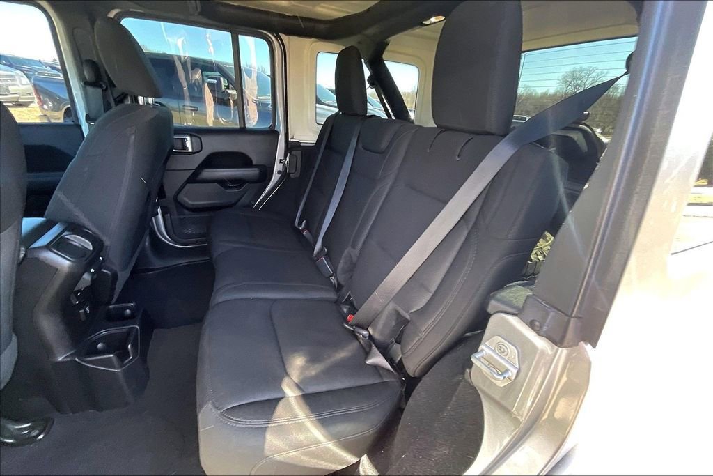 Used 2020 Jeep Wrangler Unlimited Sahara image 24