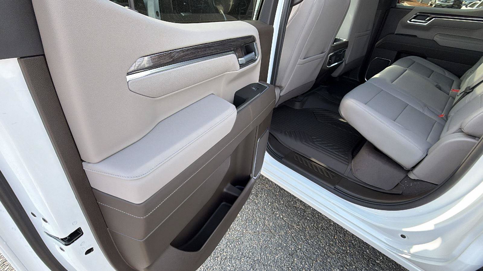 New 2026 Chevrolet Silverado 1500 LTZ w/ LTZ Premium Package AWD/4WD image 16