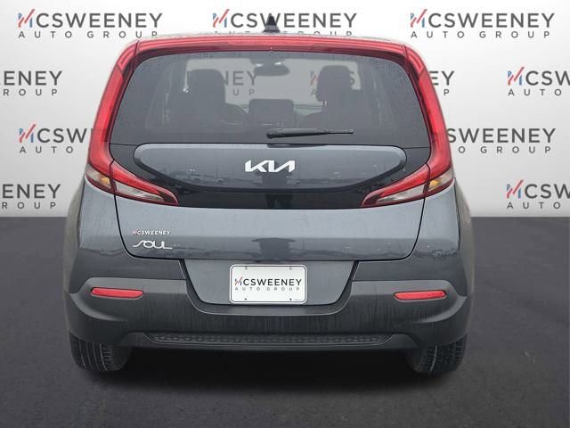 Used 2022 Kia Soul LX image 4