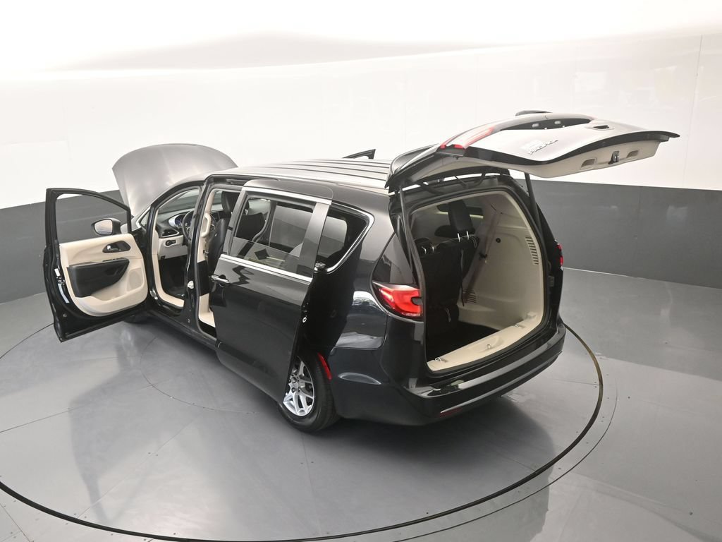 Used 2023 Chrysler Pacifica Touring-L FWD image 64