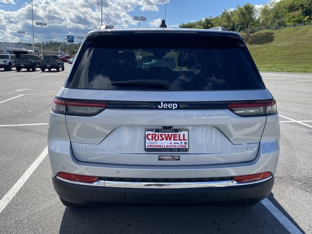 New 2025 Jeep Grand Cherokee 4WD image 6